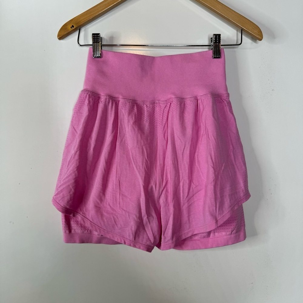 Gymshark Vital Seamless Shorts 2.0 in Bubblegum Pink Size‎ Small - Picture 2 of 4